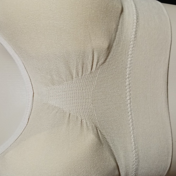 NWOT 3pk/3 colors Stretchy, lightly padded Bralettes Sz M - Picture 12 of 16